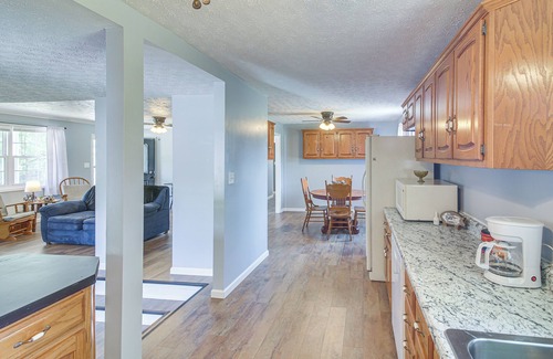 Glasgow House | 7 Mi to Barren River Lake: Quiet Getaway w/Yard!