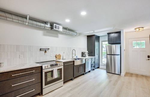 Rockwall House | 7 Mi to Winery: Lakefront Rockwall Home w/Deck