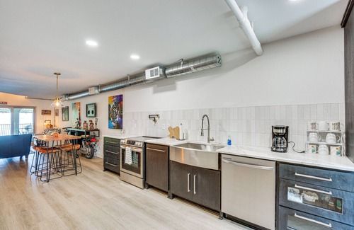 Rockwall House | 7 Mi to Winery: Lakefront Rockwall Home w/Deck