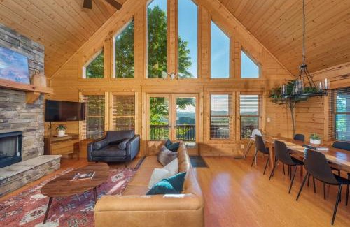Wolf Laurel House | 7 Min From Hatley Pointe Views HotTub Fire Pit