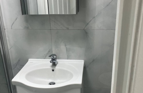 Lady Margaret House | 7 minutes to Southall and Greenford station