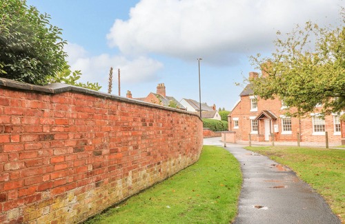 Lichfield Cottage | 7 THE GREEN, pet friendly in Whittington, Staffordshire