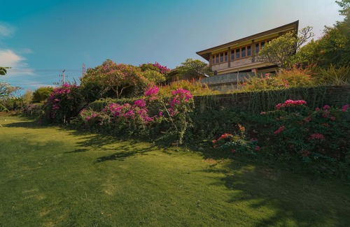 Pemuteran Villa | 70 Km far Views over The Barat National Park and volcanos on Java. Super diving