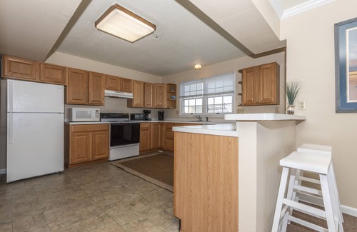 Dewey Beach Condo | 70 STEPS TILL TOES IN THE SAND No cableTV thru Oct. Lowest rates of the year!