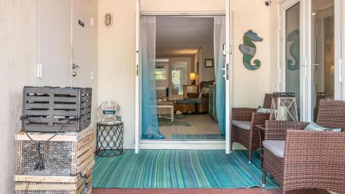 Rock Harbor Apartment | 701 Mariners Club
