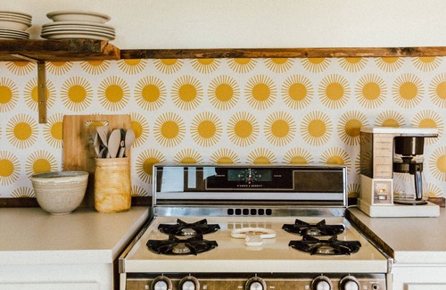 Yucca Valley House | 70s Vibes with Hot Tub & Pool! The Coyote House