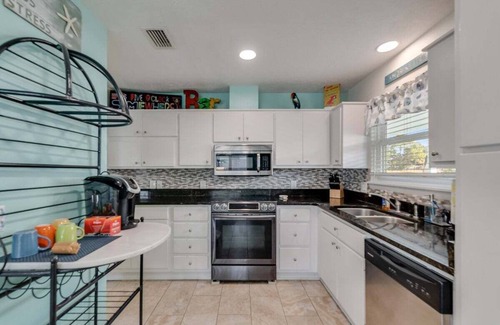Holiday Beach House | 7131 Sunset Ave - Cottage by The Sea with pool