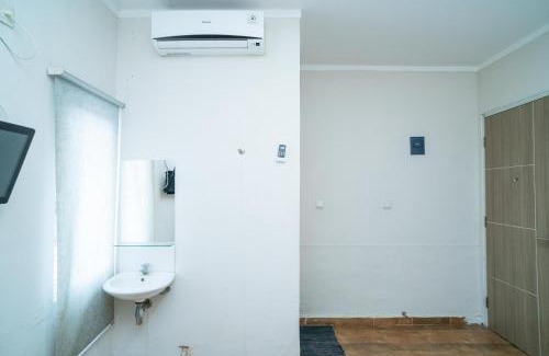 Pagedangan Hotel | 77 Guest House Serpong Mitra RedDoorz