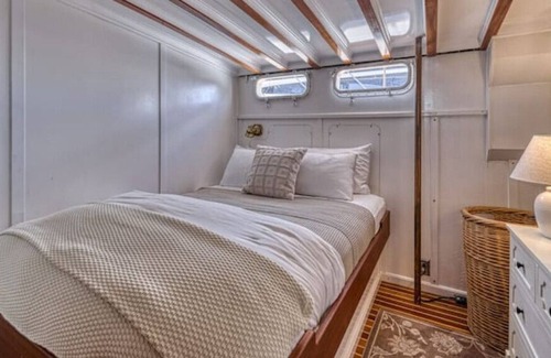 Gig Harbor Boat Rental | 78' Classic Luxury Yacht-best view of Gig Harbornn