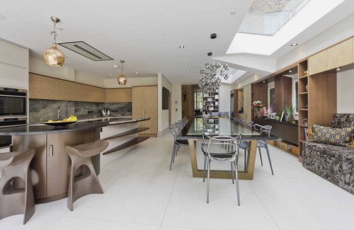 Westbourne Green House | 7bed Notting Hill w/garden, games room & parking