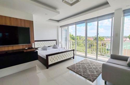 Luzon Villa | 7BR Luxury Resort with Pool and Bar