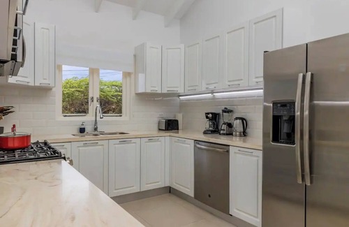 Palm Beach House | 7BR Oasis in Paradise on One Happy Island