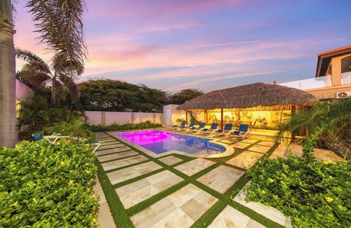 Palm Beach House | 7BR Oasis in Paradise on One Happy Island