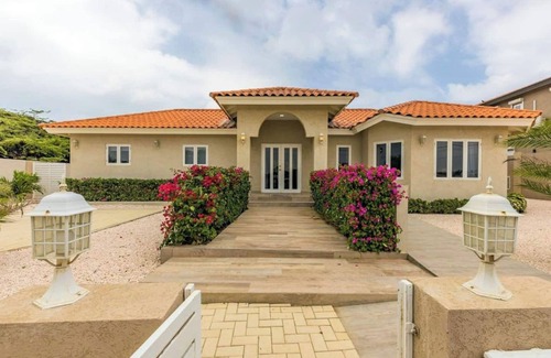 Palm Beach House | 7BR Oasis in Paradise on One Happy Island