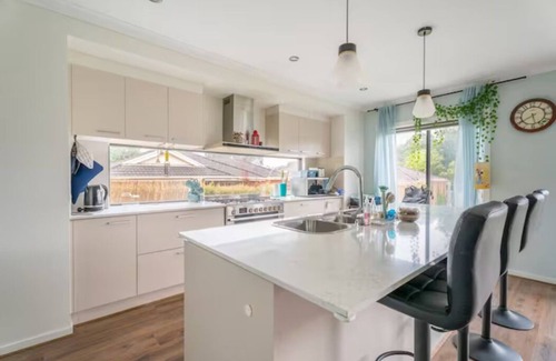 Ferntree Gully House | 7BRM+3bath+11beds-close to Knox central apartment hotel -New for big groups