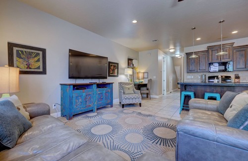 Washington House | 7th night free St George, near Zion 2 king beds, 2 pools/hot tubs, pond