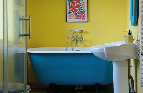 Pleugueneuc House | 8/9-person gîtes with Jacuzzi. Near saint Malo/dinan. Pets allowed