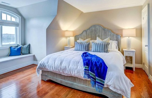 Minett Cottage | 8 bedroom, 6 bath, Private Paradise!!! Bruce Lake! 100' of Sandy Shoreline!
