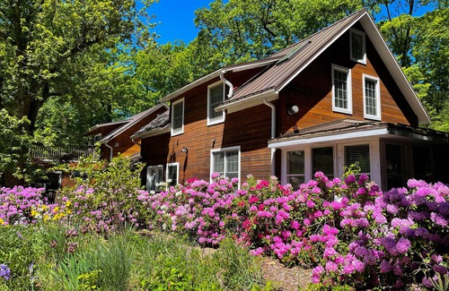 Union Pier House | 8+ Bedroom House on 30 Acres with Pool/Kayaking/Woods/Trails/Farm, Near Beach!