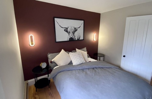 Maplecrest Ski Chalet | 8 bedroom ski chalet near beach & pond