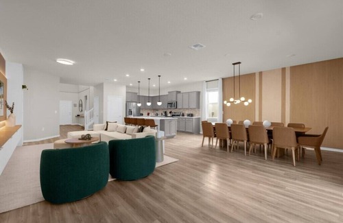 Four Corners House | 8 Bedrooms/6 Bathrooms/Windsor Cay (16256SM)