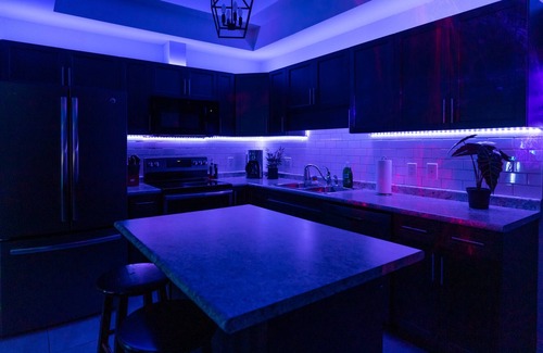 Thorold House | 8 BEDS Tomorrowland 🎶 - 15 Minutes To The Falls