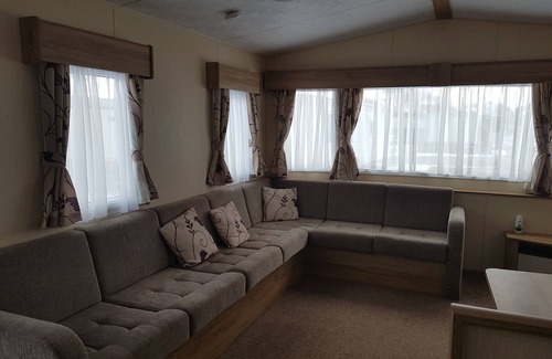 Brean House | 8 Berth Caravan with Spacious enclosed garden