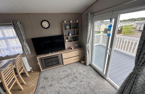 Cayton Bay House | 8 Guests - Pets accepted - Seaglass Cayton Bay