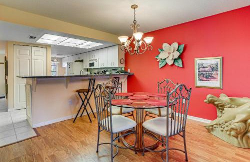 Englewood Apartment | 8 Mi to Beach with Pool Access Englewood Condo!