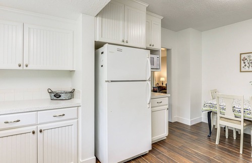Carver Cottage | 8 Mi to Columbia River Gorge: Cottage w/Deck!