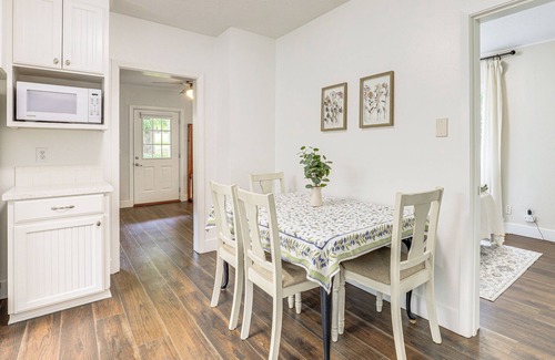 Carver Cottage | 8 Mi to Columbia River Gorge: Cottage w/Deck!