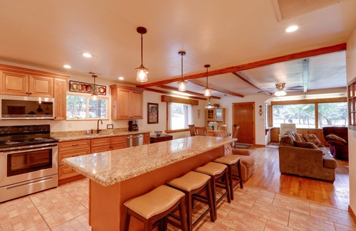 Pine Cabin | 8 Mi to Fossil Springs Trailhead: Pine Retreat!