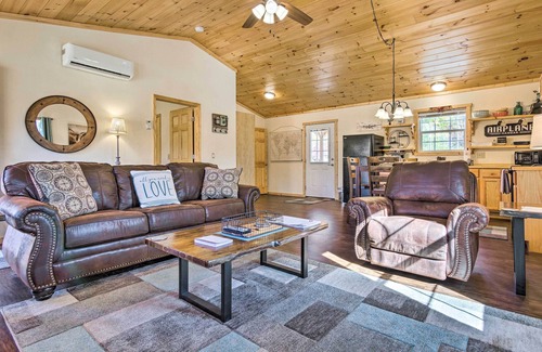 Cherokee Cabin | 8 Mi to Great Smoky Mtn National Park: Cozy Cabin