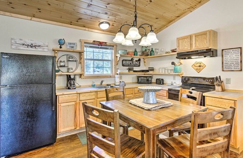 Cherokee Cabin | 8 Mi to Great Smoky Mtn National Park: Cozy Cabin