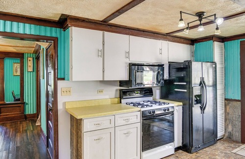 Guthrie Center House | 8 Mi to Lake Panorama: Cozy Family Getaway