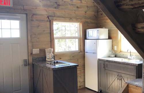 Rapid City Cabin | 8 miles to Mount Rushmore - Sleeps 2 to 6