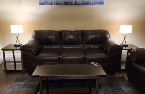 Carnegie Apartment | 8 min from downtown, 13 min from Airport