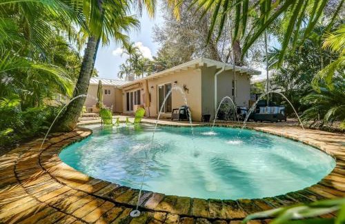 Victoria Park House | 8 Min To Beach - Pool Grill Outdoor Seating