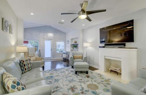 Victoria Park House | 8 Min To Beach - Pool Grill Outdoor Seating