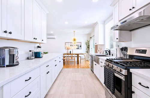 Fullerton House | 8 Mins to Disney: Sleeps 8 + Fire Pit + Laundry