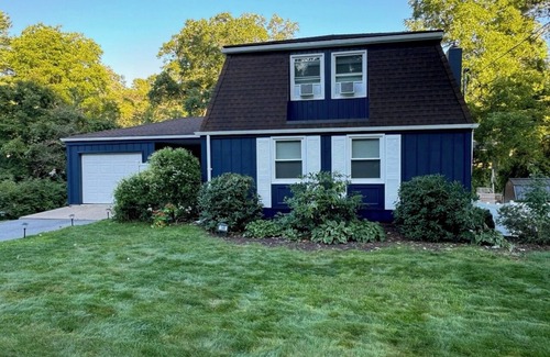 Park Forest Village House | 8 Minutes from Beaver Stadium & Downtown l 4 Bedroom &1.5 Bath with Wifi