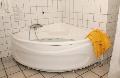 Spidsegard House | 8 person holiday home in Nexø-By Traum