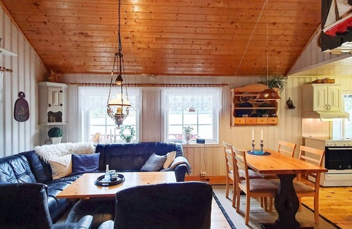 Snillfjord House | 8 person holiday home in Sundlandet
