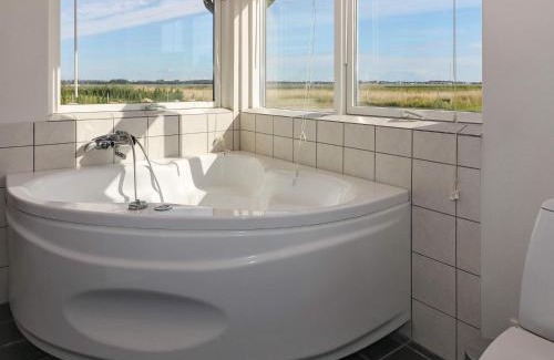 Egense House | 8 person holiday home in Storvorde-By Traum
