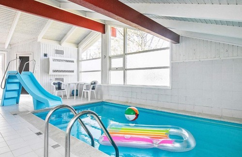 Hou House | 8 person holiday home in Hals