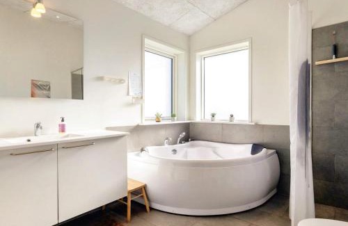 Grønhøj House | 8 person holiday home in Løkken-By Traum