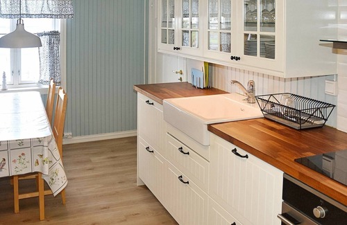 Averoy Municipality House | 8 person holiday home in averøy