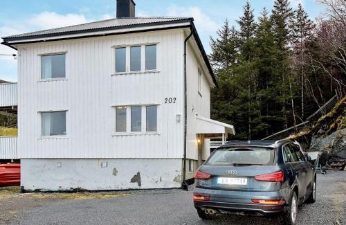 Afjord House | 8 person holiday home in Revsnes