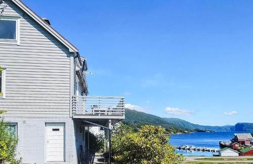 Hyllestad House | 8 person holiday home in Sørbøvåg