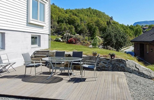 Hjelmeland House | 8 person holiday home in Skiftun